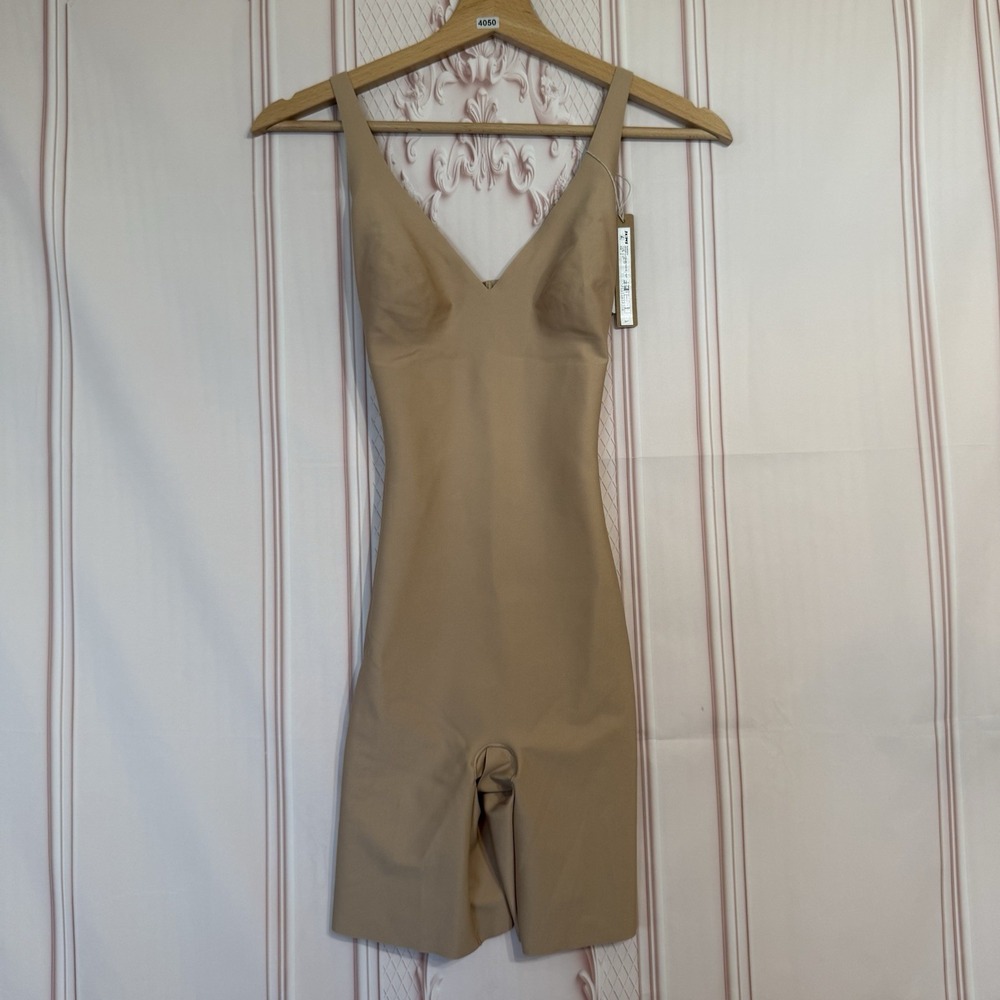 NWT SKIMS Body Unlined Plunge MID THIGH BODYSUIT In Clay Size Small $92